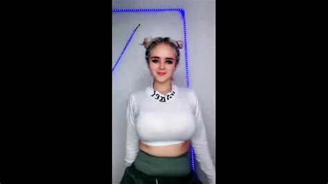 tits tiktok|This girl accidentally revealed her nipples while making TikTok so。